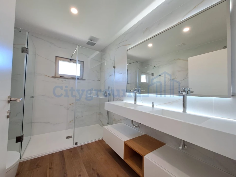 Moradia T4 para Venda em Atouguia da Baleia Foto 23