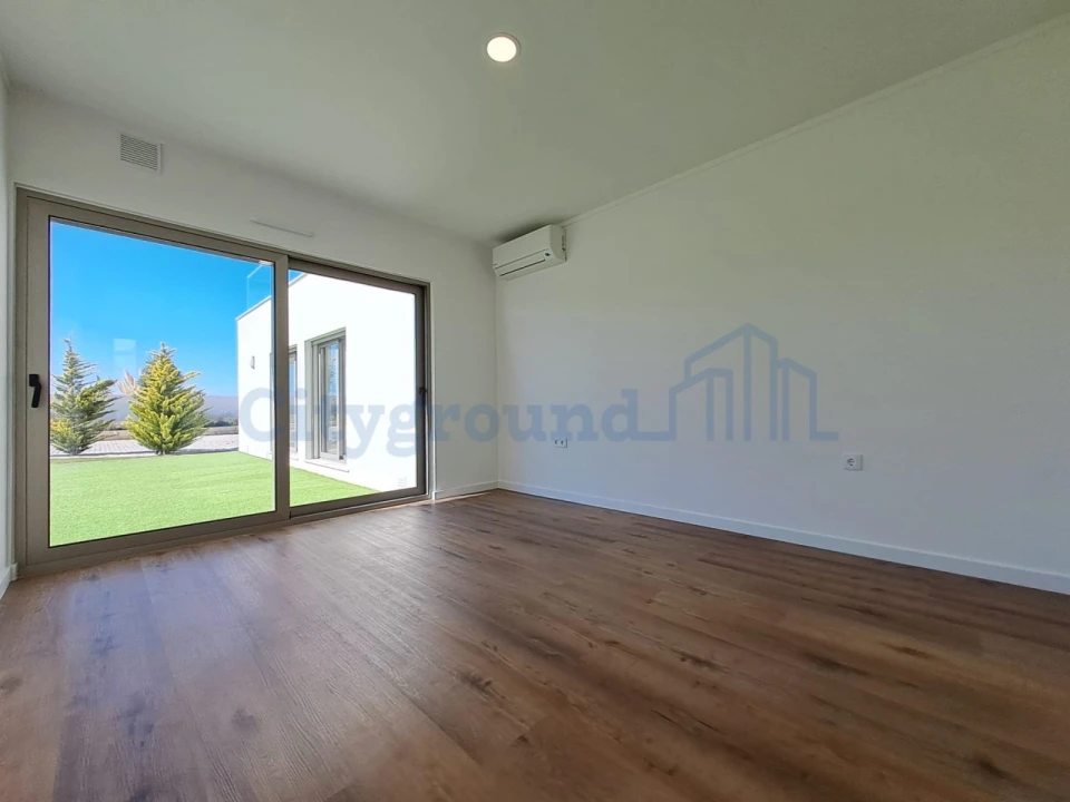 Moradia T4 para Venda em Atouguia da Baleia Foto 26