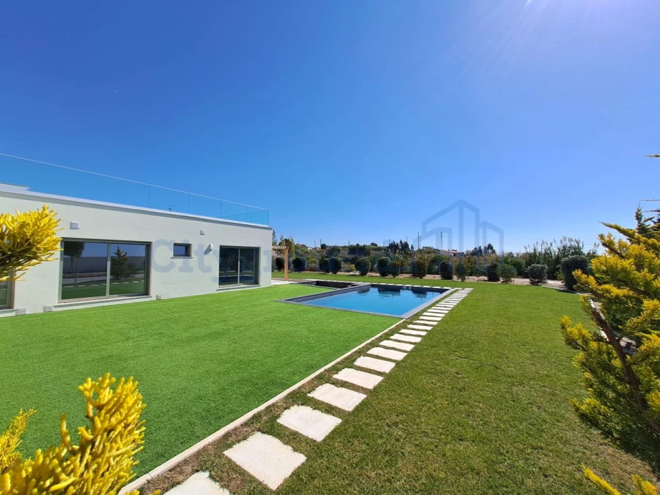 Moradia T4 para Venda em Atouguia da Baleia Foto 34