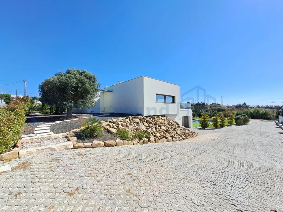 Moradia T4 para Venda em Atouguia da Baleia Foto 42