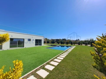 Moradia T4 para Venda em Atouguia da Baleia