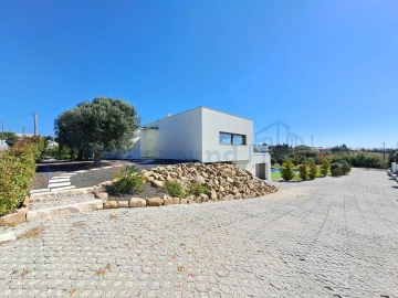 Moradia T4 para Venda em Atouguia da Baleia