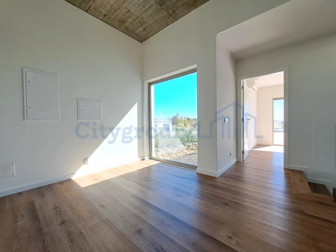 Moradia T4 para Venda em Atouguia da Baleia Foto 6