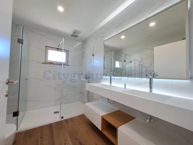 Moradia T4 para Venda em Atouguia da Baleia Foto 23