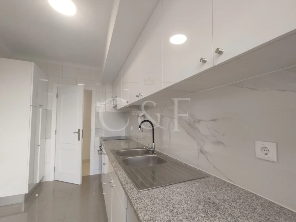 Apartamento T3 para Venda em Laranjeiro e Feijó Foto 12