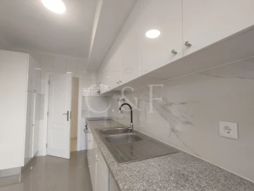 Apartamento T3 para Venda em Laranjeiro e Feijó