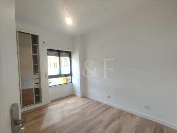 Apartamento T3 para Venda em Laranjeiro e Feijó