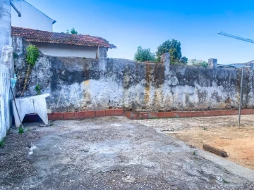 Moradia T2 para Venda em Alcanena e Vila Moreira