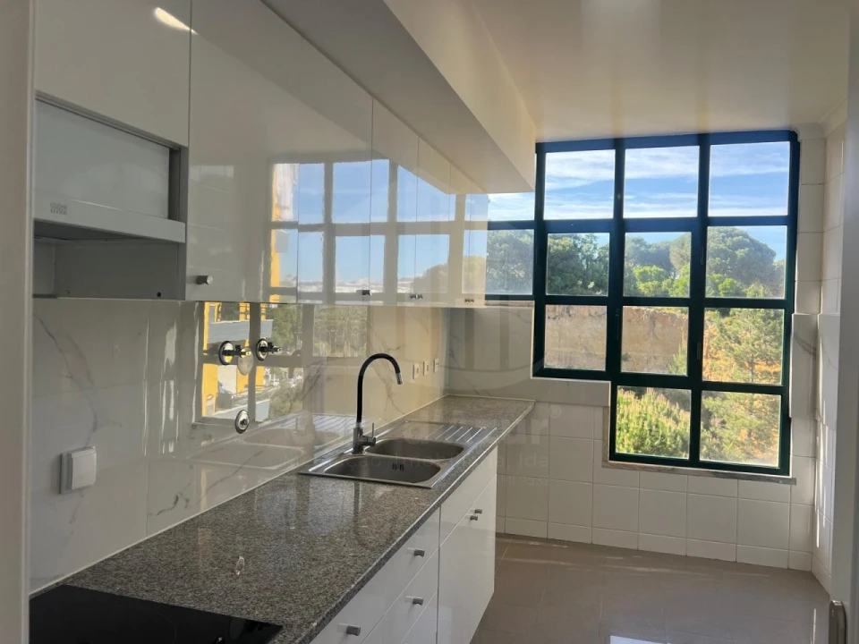 Apartamento T3 para Venda em Laranjeiro e Feijó Foto 2
