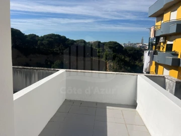 Apartamento T3 para Venda em Laranjeiro e Feijó