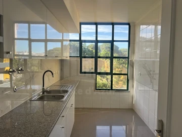 Apartamento T3 para Venda em Laranjeiro e Feijó