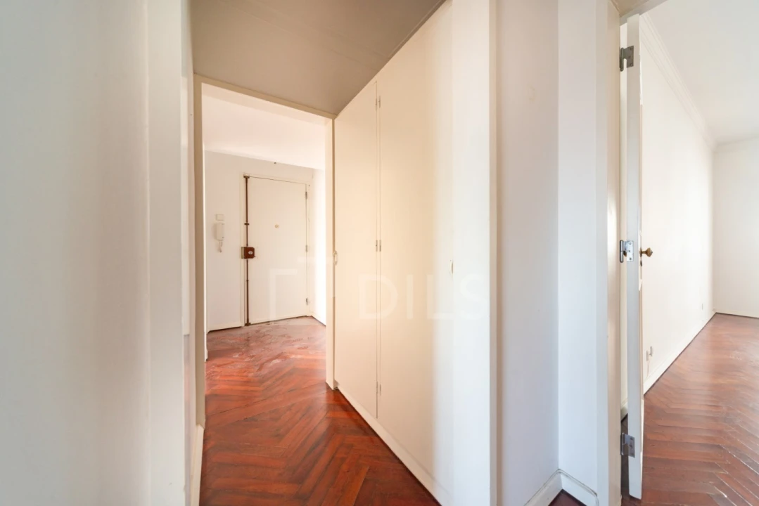 Apartamento T2 para Venda em Santo António Foto 24