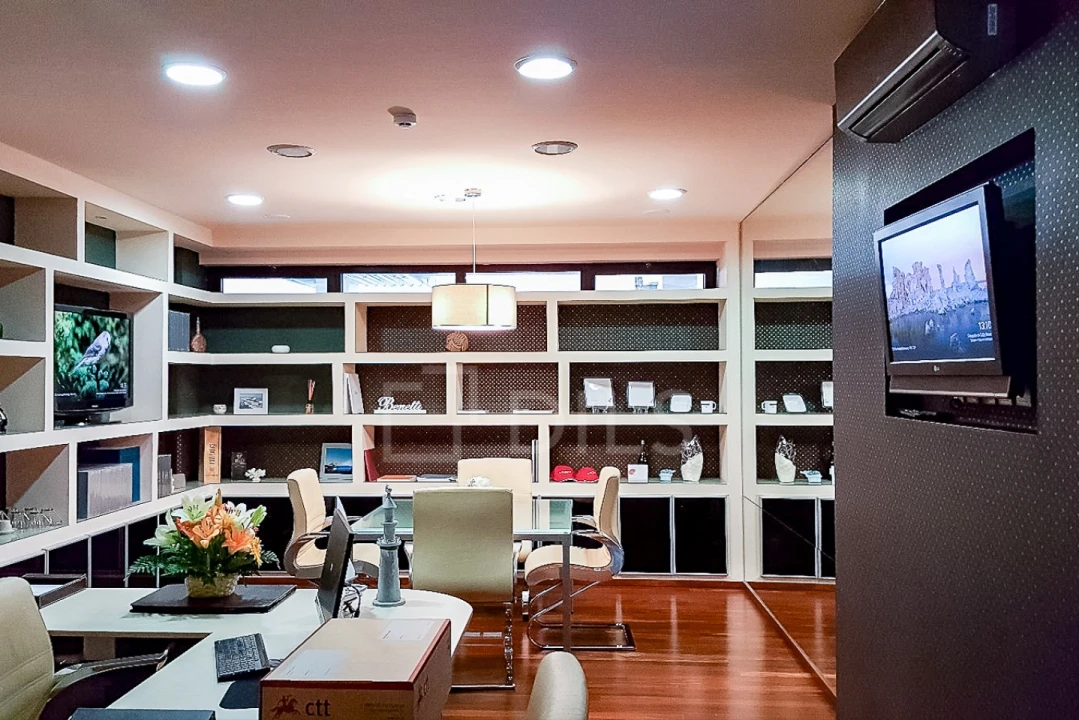 Loja para Venda em Quarteira Foto 16