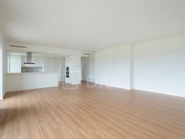 Apartamento T3 para Arrendamento em Lumiar