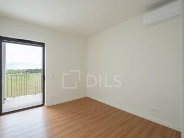 Apartamento T3 para Arrendamento em Lumiar