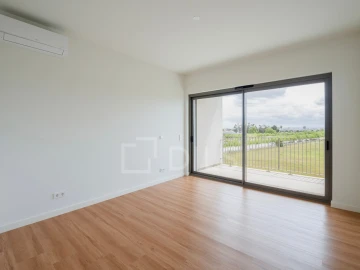 Apartamento T3 para Arrendamento em Lumiar