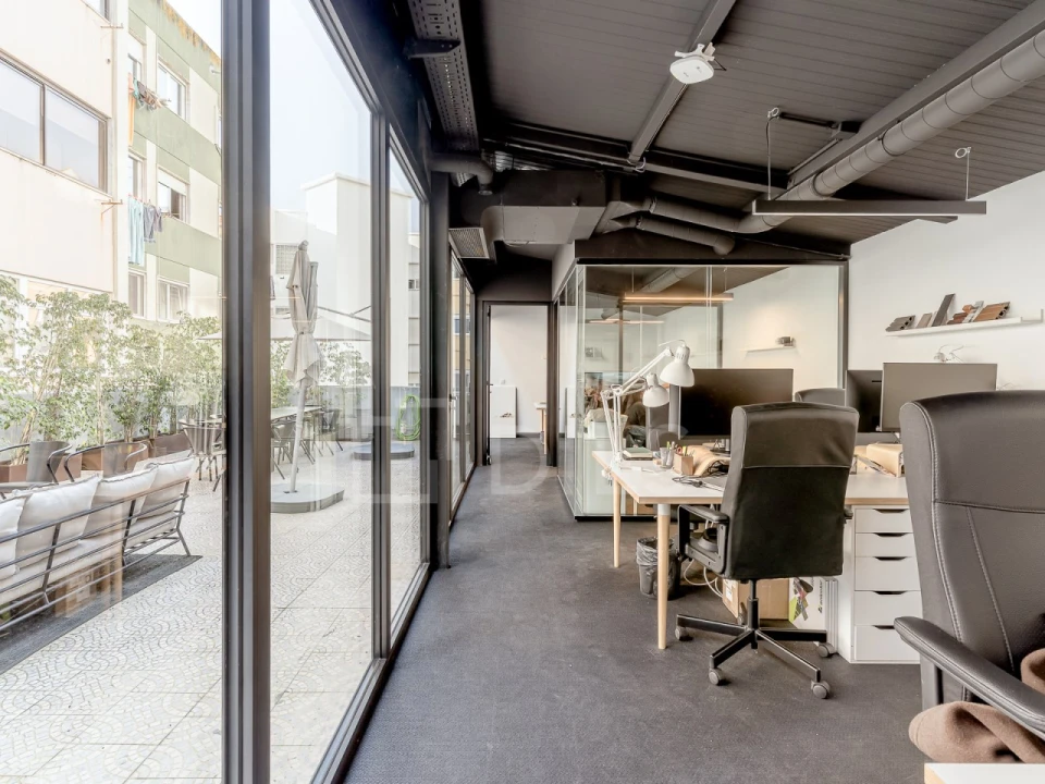 Loja para Arrendamento em Campo de Ourique Foto 2