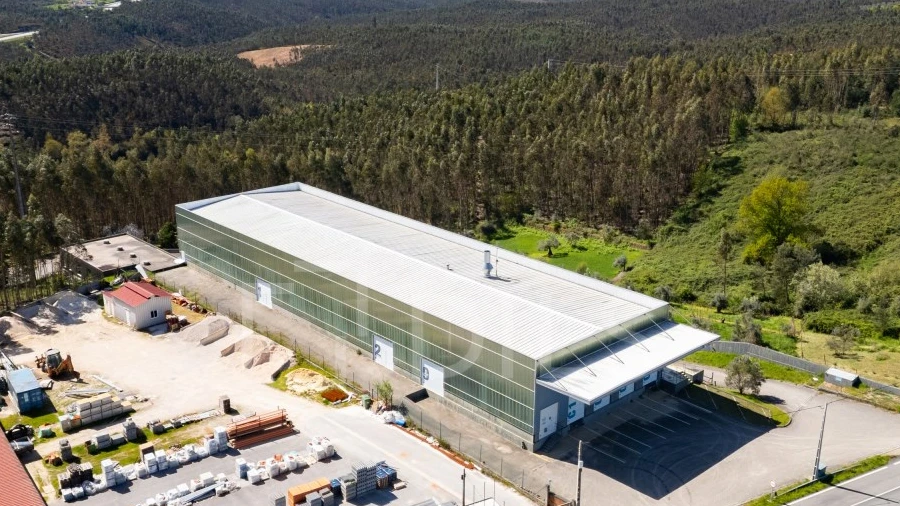 Armazém para Venda em Oliveira do Mondego e Travanca do Mondego