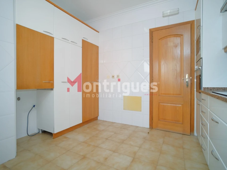 Apartamento T1 para Arrendamento em Avenidas Novas Foto 8