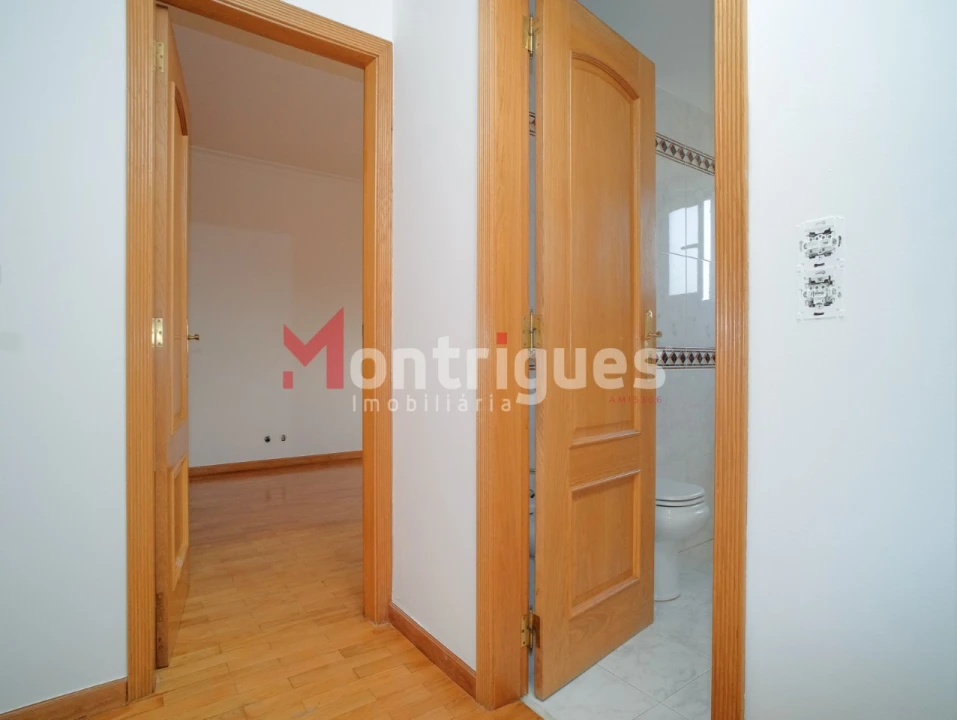 Apartamento T1 para Arrendamento em Avenidas Novas Foto 11