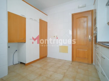 Apartamento T1 para Arrendamento em Avenidas Novas