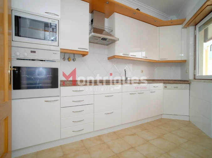Apartamento T1 para Arrendamento em Avenidas Novas Foto 6