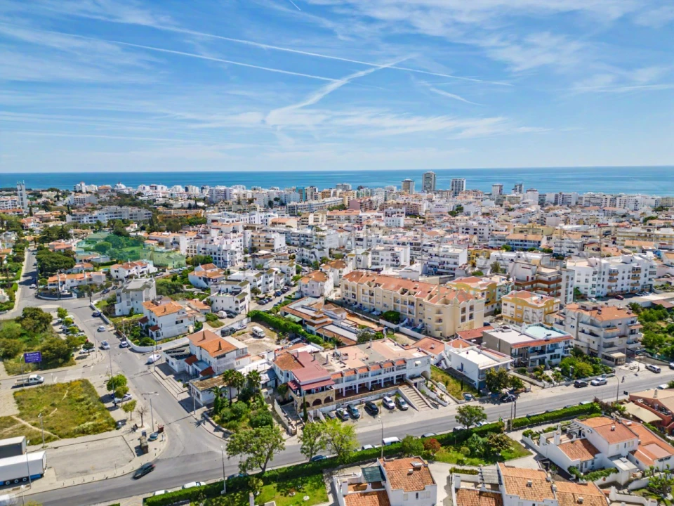 Negócio para Venda em Quarteira Foto 1