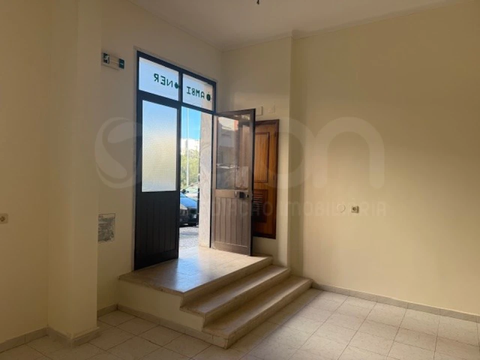 Loja para Venda em Cacém e São Marcos Foto 3