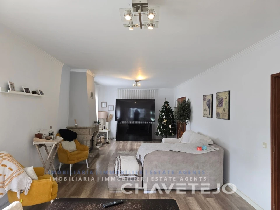 Moradia T4 para Venda em Serra e Junceira Foto 11