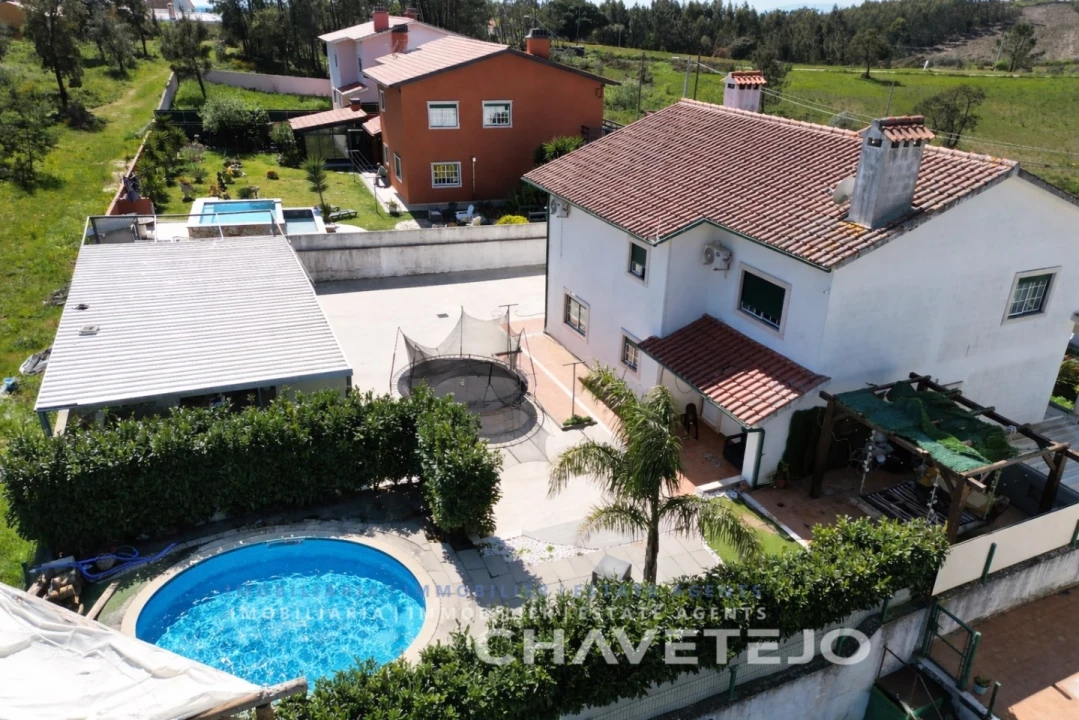 Moradia T4 para Venda em Serra e Junceira Foto 1