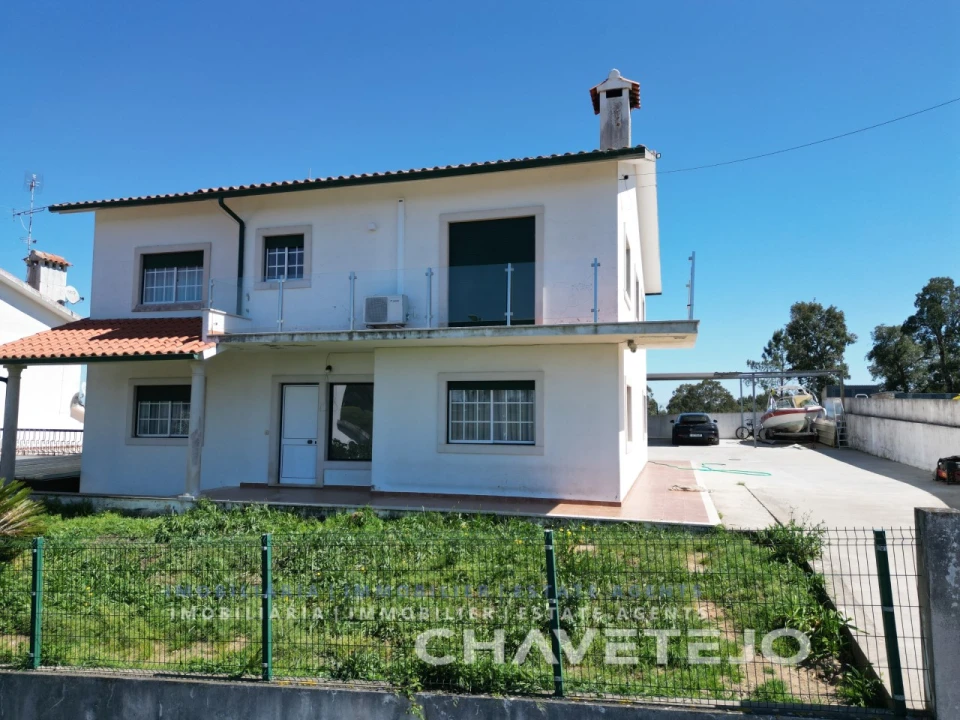 Moradia T4 para Venda em Serra e Junceira Foto 2