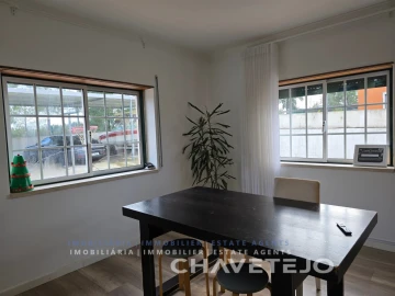 Moradia T4 para Venda em Serra e Junceira