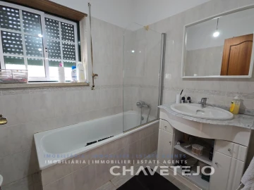 Moradia T4 para Venda em Serra e Junceira