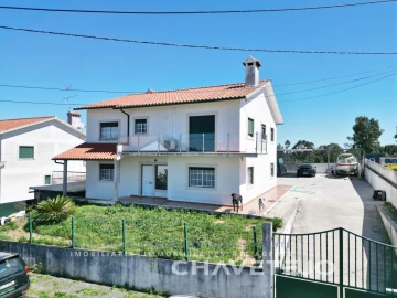 Moradia T4 para Venda em Serra e Junceira