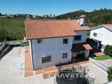 Moradia T4 para Venda em Serra e Junceira