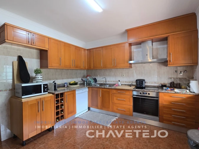 Moradia T4 para Venda em Serra e Junceira Foto 4