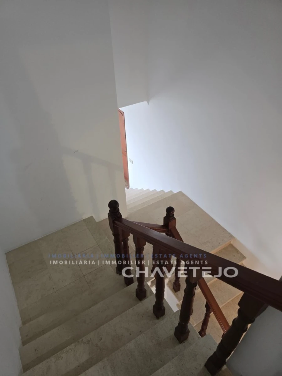 Moradia T4 para Venda em Serra e Junceira Foto 12