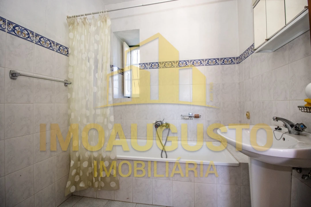 Moradia T4 para Venda em Baraçal Foto 14