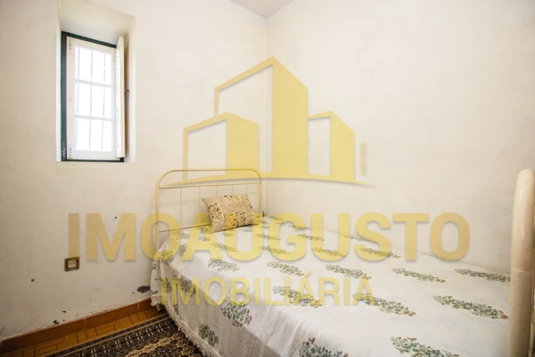 Moradia T4 para Venda em Baraçal Foto 13