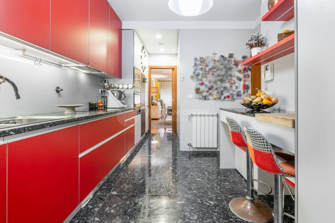 Moradia T4 para Venda em Milheiros Foto 7