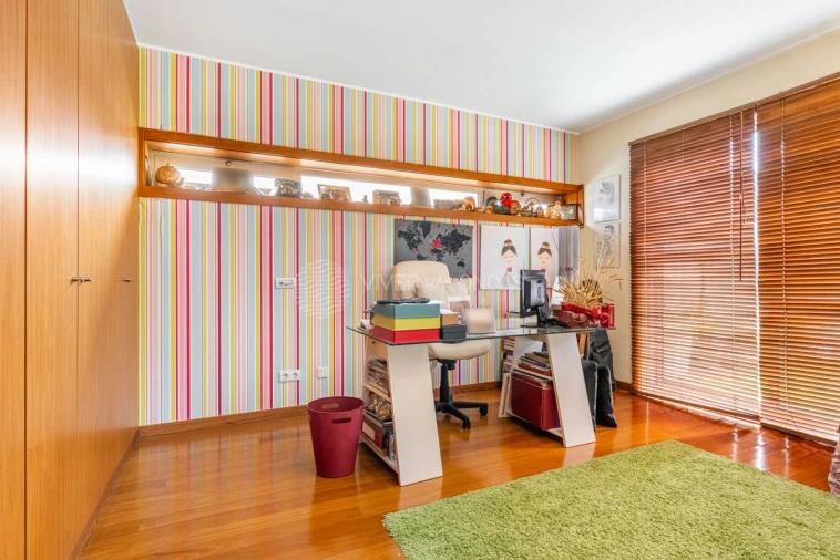 Moradia T4 para Venda em Milheiros Foto 17