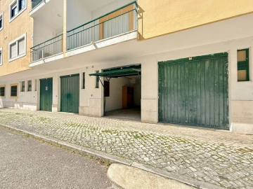 Garagem para Arrendamento em Póvoa de Santa Iria e Forte da Casa