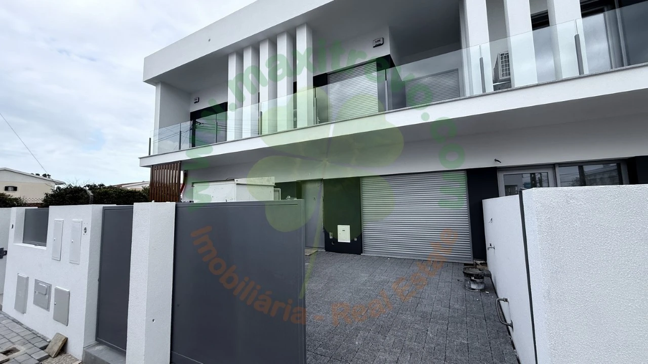 Moradia T3 para Venda em Fernao Ferro Foto 1