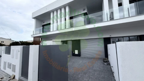 Moradia T3 para Venda em Fernao Ferro