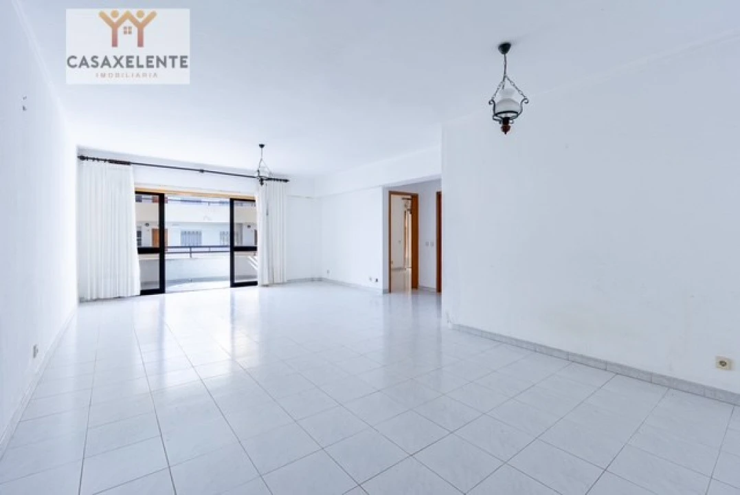 Apartamento T2 para Venda em Quarteira Foto 3