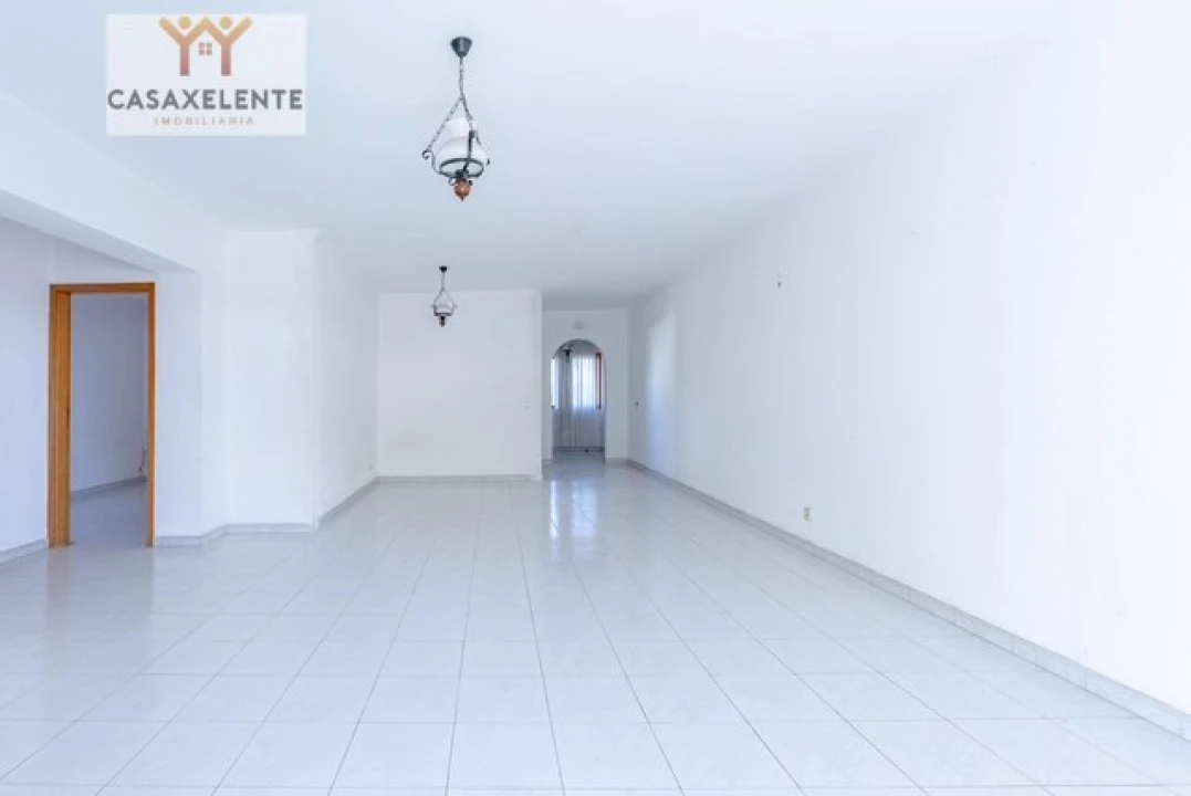 Apartamento T2 para Venda em Quarteira Foto 4