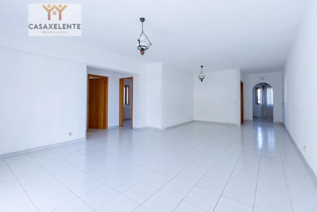 Apartamento T2 para Venda em Quarteira Foto 5