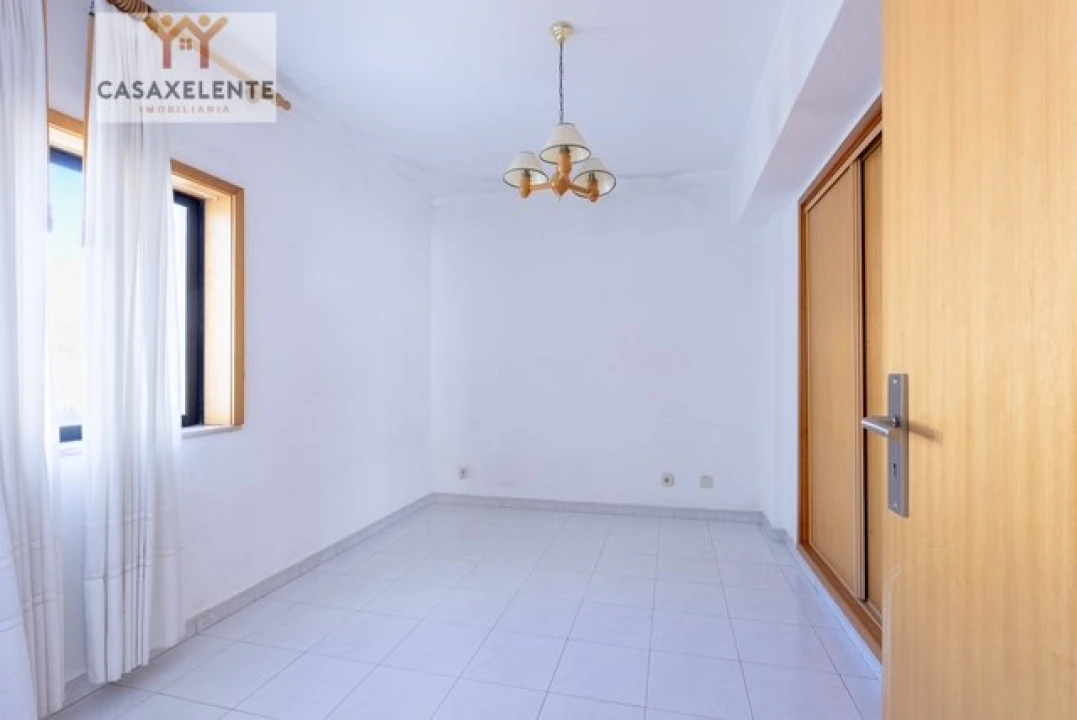 Apartamento T2 para Venda em Quarteira Foto 7