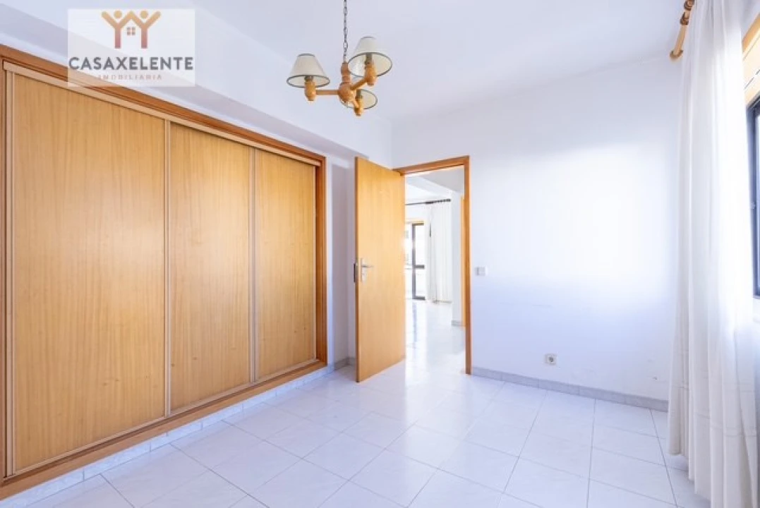 Apartamento T2 para Venda em Quarteira Foto 8