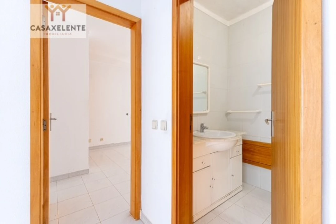 Apartamento T2 para Venda em Quarteira Foto 12